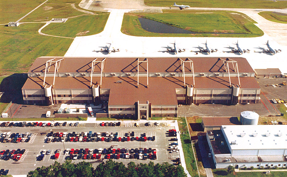 P-3 MAINTENANCE HANGAR AND APPLIED INSTRUCTION BUILDING